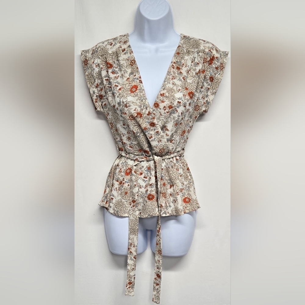 Monteau S Short Cuffed Sleeve Criss Cross V Neck Belted Floral Top